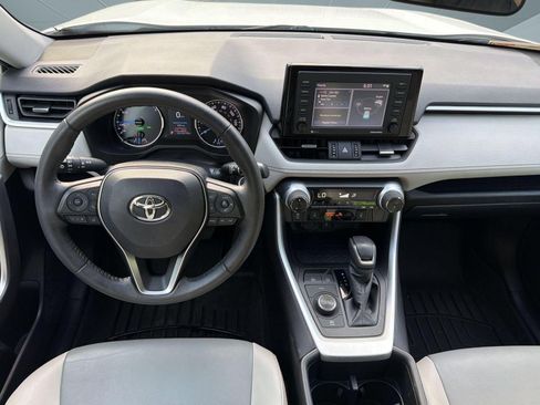 Used 2022 Toyota RAV4 XLE Premium AWD/4WD image 27