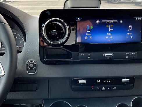 New 2025 Mercedes-Benz Sprinter 2500 image 6