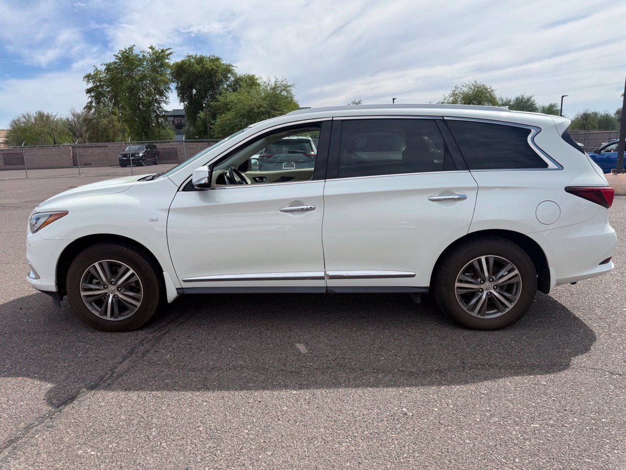 Used 2020 INFINITI QX60 Luxe w/ Essential Package FWD image 8