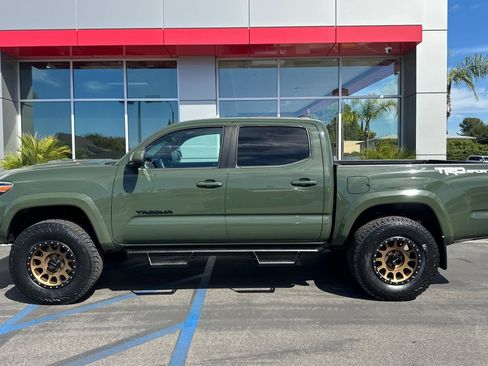 Used 2021 Toyota Tacoma TRD Sport w/ Technology Package image 8