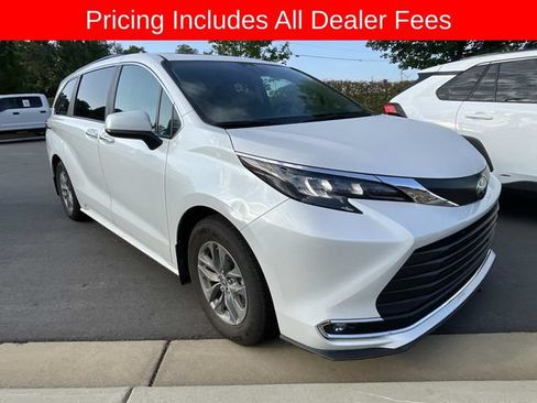 Used 2024 Toyota Sienna XLE w/ XLE Plus Package FWD image 9
