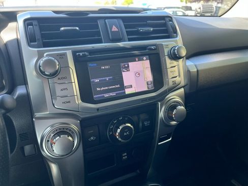 Used 2017 Toyota 4Runner SR5 AWD/4WD image 27