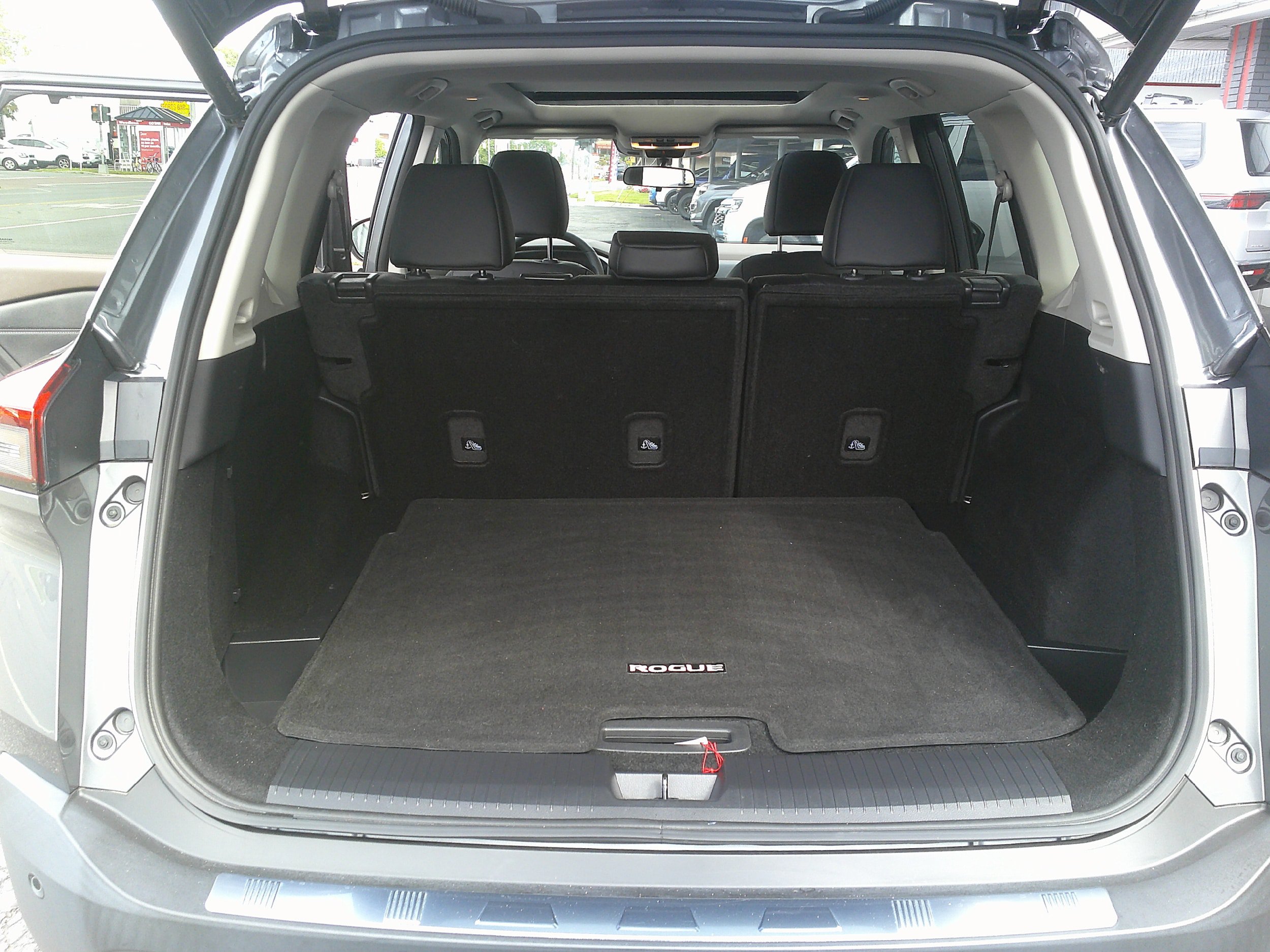 Used 2023 Nissan Rogue SV w/ SV Premium B Package AWD/4WD image 18
