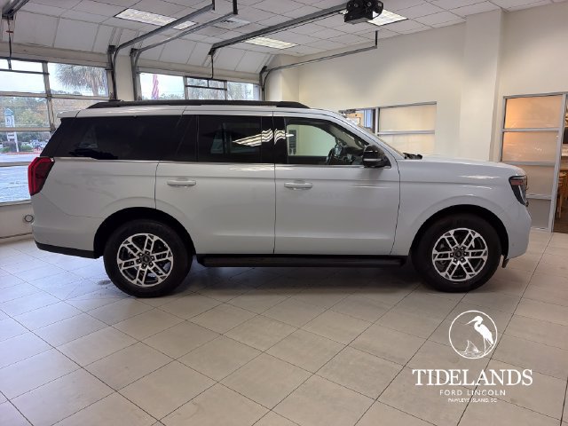 Used 2025 Ford Expedition Active RWD image 10