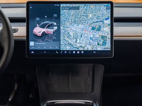 Used 2024 Tesla Model Y Long Range image 26