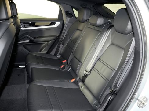 Certified 2026 Porsche Cayenne Coupe AWD/4WD image 35
