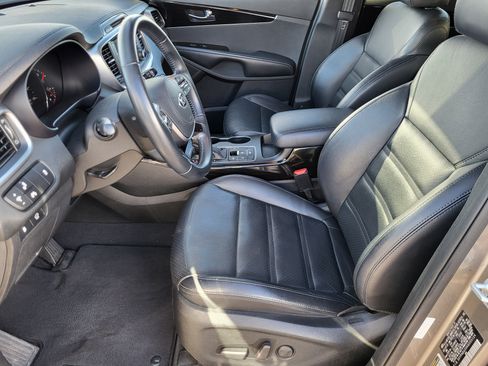 Used 2019 Kia Sorento EX image 8