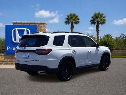 Certified 2025 Honda Pilot Black Edition image 5