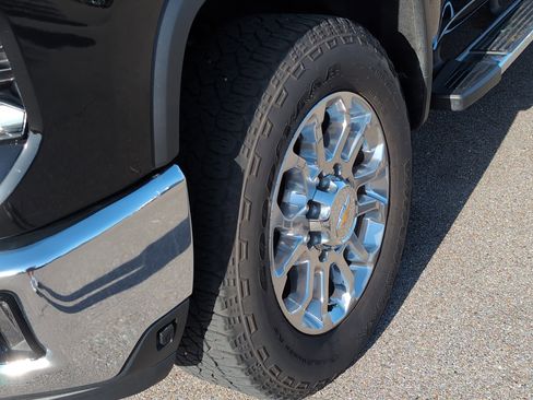 Used 2024 Chevrolet Silverado 2500 LTZ w/ LTZ Convenience Package image 32