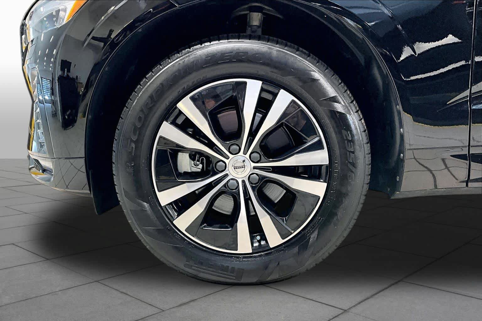 Used 2024 Volvo XC60 B5 Core w/ Protection Package Premier AWD/4WD image 11