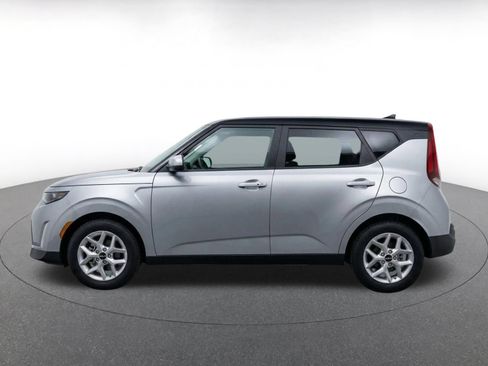 Used 2025 Kia Soul LX w/ LX Technology Package FWD image 4