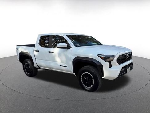 Used 2025 Toyota Tacoma TRD Off-Road image 2
