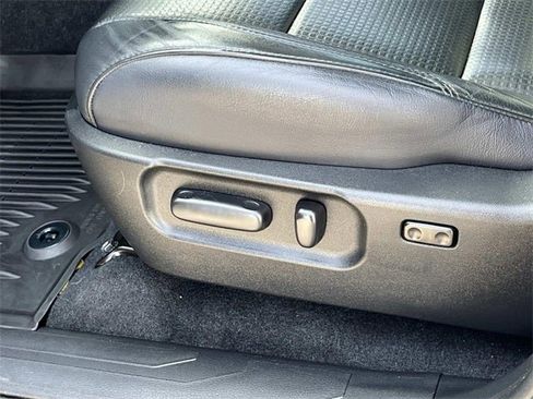 Used 2020 Toyota Tacoma Limited image 28