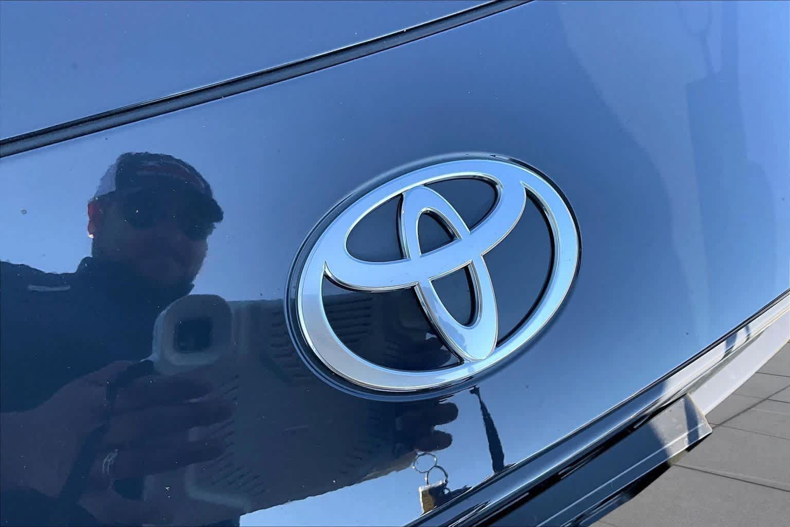 Used 2026 Toyota Camry LE w/ Convenience Package FWD image 28