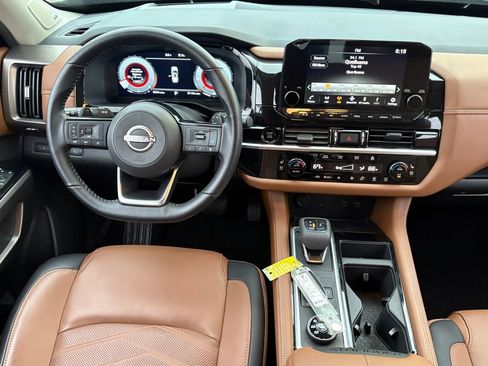 Certified 2025 Nissan Pathfinder Platinum image 14