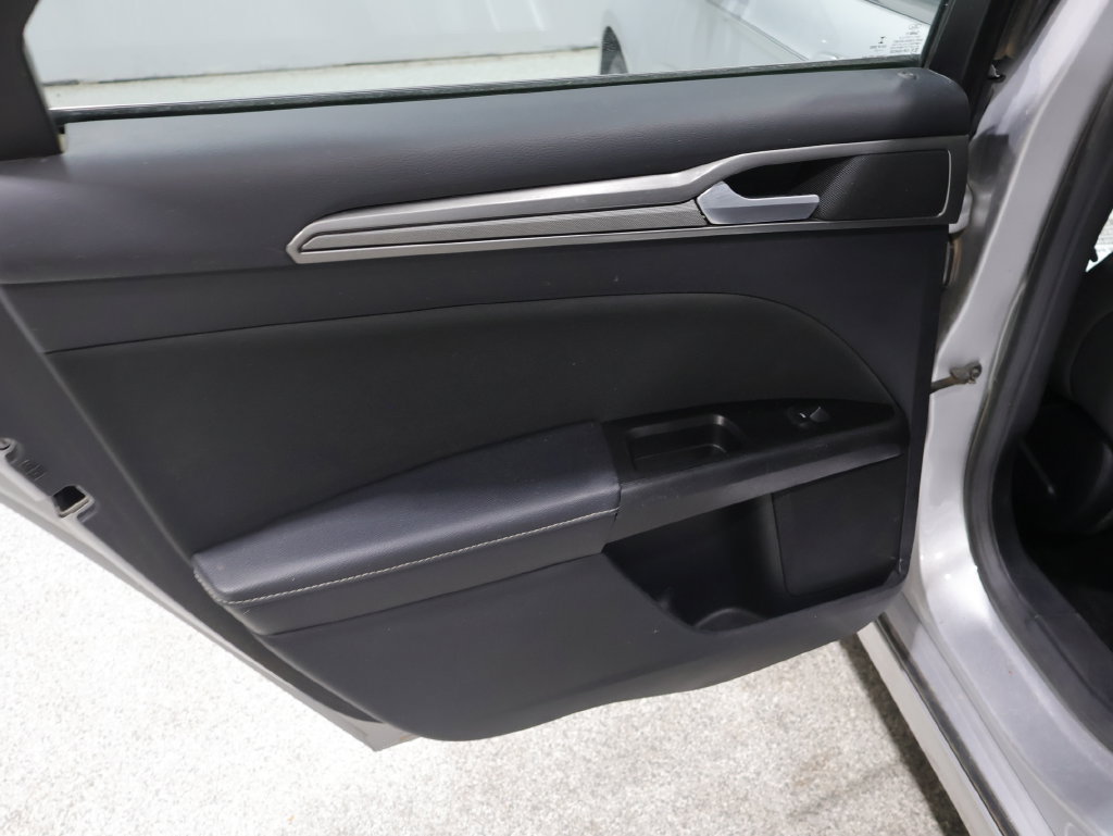 Used 2017 Ford Fusion SE FWD image 24