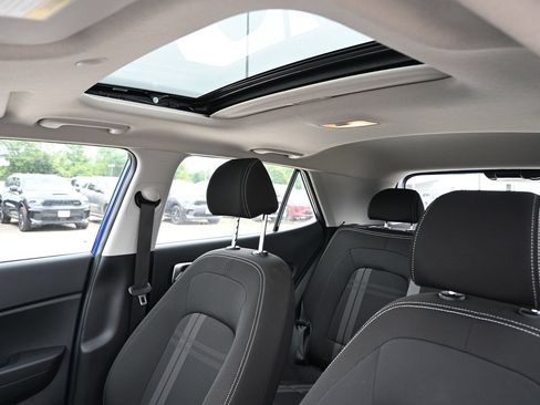 Used 2025 Hyundai Venue SEL FWD image 26