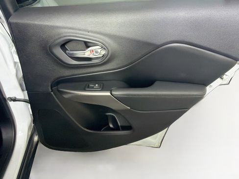 Used 2020 Jeep Cherokee Limited AWD/4WD image 29