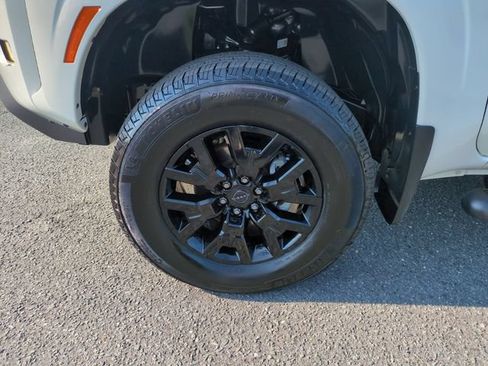 Used 2022 Nissan Frontier SV AWD/4WD image 10