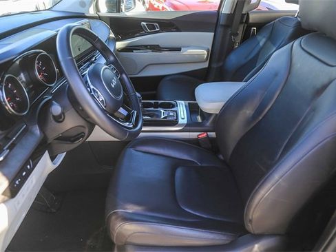 Certified 2024 Kia Carnival EX image 17