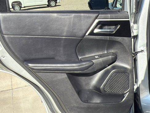 Used 2024 Mitsubishi Outlander SE image 15