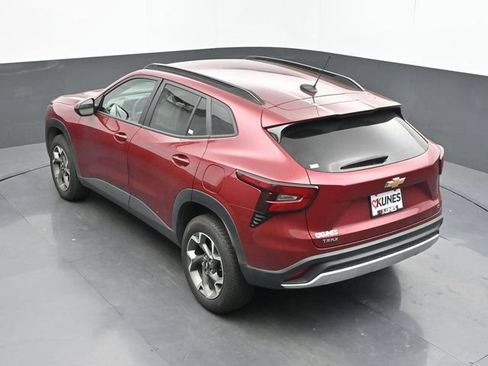 Used 2025 Chevrolet Trax LT FWD image 21