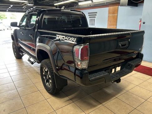 Used 2022 Toyota Tacoma TRD Off-Road image 3
