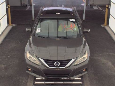 Used 2016 Nissan Altima 2.5 SL w/ Moonroof Package FWD image 3