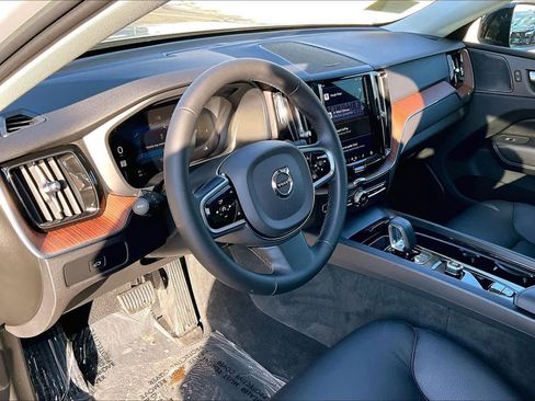 Certified 2023 Volvo XC60 B5 Plus w/ Climate Package AWD/4WD image 17