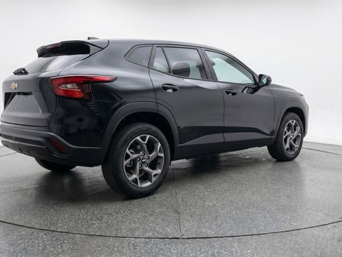 Used 2025 Chevrolet Trax LT FWD image 9