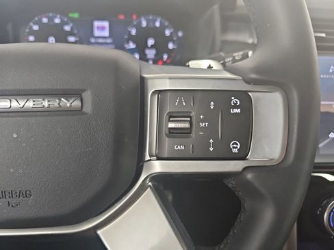 Certified 2025 Land Rover Discovery Dynamic SE image 17