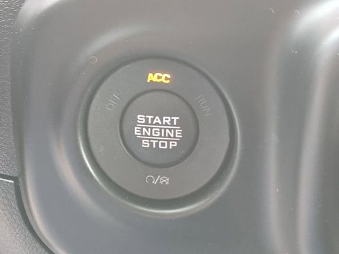 Used 2023 Jeep Wrangler Unlimited Rubicon w/ Cold Weather Group AWD/4WD image 33