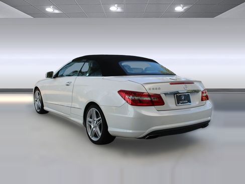 Used 2011 Mercedes-Benz E 550 Cabriolet image 3