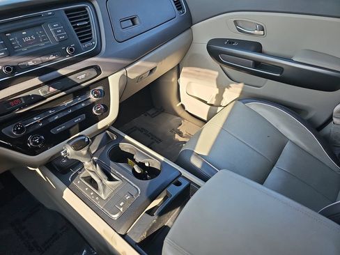 Used 2016 Kia Sedona LX w/ LX Essentials Premium Package FWD image 24