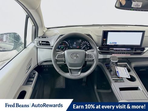 New 2026 Toyota Sienna XLE image 25