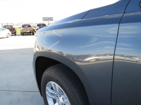 Used 2020 Chevrolet Suburban LT image 28