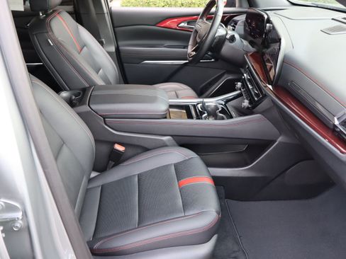 Used 2024 Chevrolet Traverse RS AWD/4WD image 40