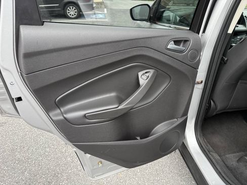 Used 2017 Ford Escape SE w/ Equipment Group 201A AWD/4WD image 12