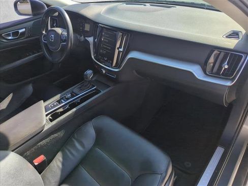 Used 2020 Volvo S60 T6 Momentum image 25