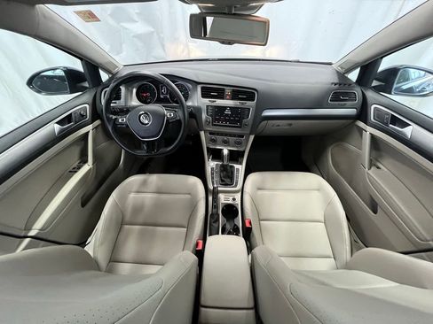 Used 2016 Volkswagen Golf SE image 13