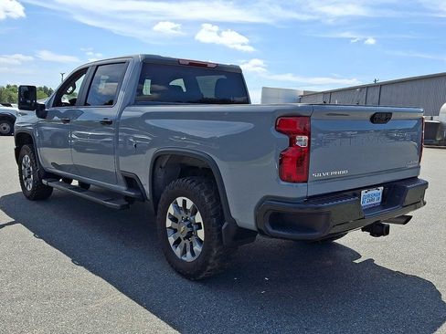 Used 2025 Chevrolet Silverado 2500 Custom w/ Custom Value Package AWD/4WD image 4