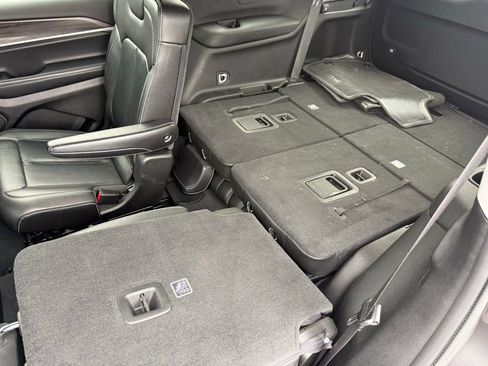 Used 2023 Jeep Grand Cherokee L Limited image 33