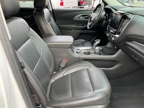 Used 2021 Chevrolet Traverse RS image 22