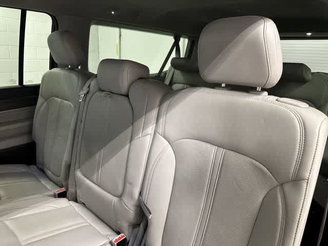 Used 2024 Jeep Wagoneer L Series II w/ Flexible Seating Group AWD/4WD image 14