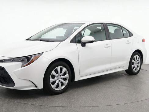 Used 2025 Toyota Corolla LE FWD image 3