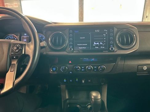Certified 2022 Toyota Tacoma TRD Off-Road w/ Technology Package AWD/4WD image 23