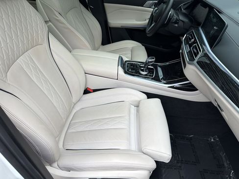 Used 2022 BMW X7 M50i AWD/4WD image 32