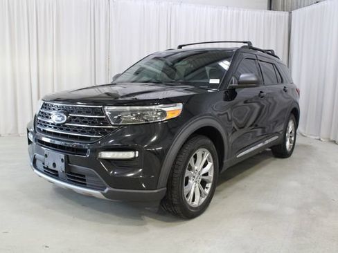 Used 2020 Ford Explorer XLT w/ Equipment Group 202A AWD/4WD image 38