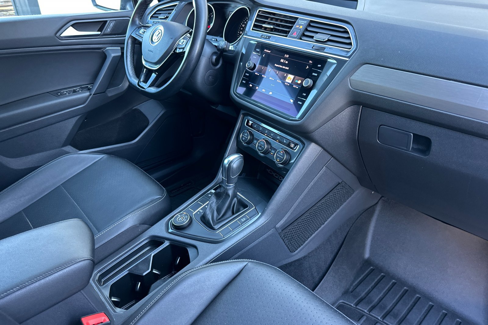 Used 2019 Volkswagen Tiguan SE AWD/4WD image 17