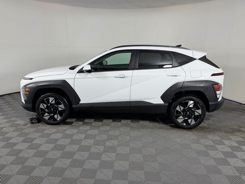 Used 2024 Hyundai Kona SEL AWD/4WD image 2